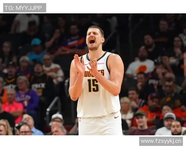 约基奇半场表现惊艳11投7中斩获17分10篮板5助攻1盖帽