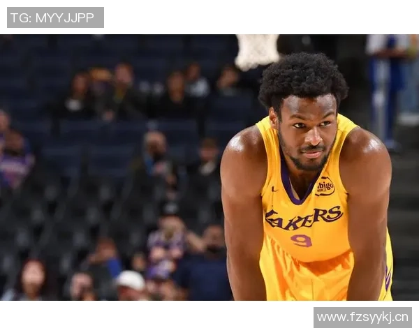 布朗尼单臂补扣震撼全场克内克特称赞他是兄弟太燃了